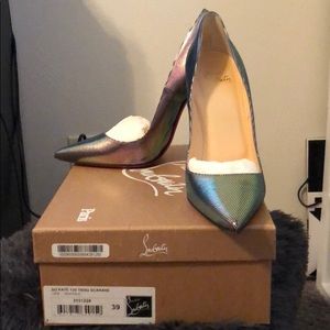 Christian Louboutin “So Kate” 39